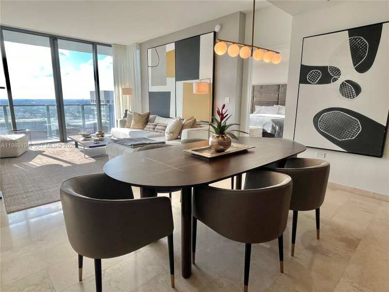 88 SW 7th St # 2404, Miami FL 33130