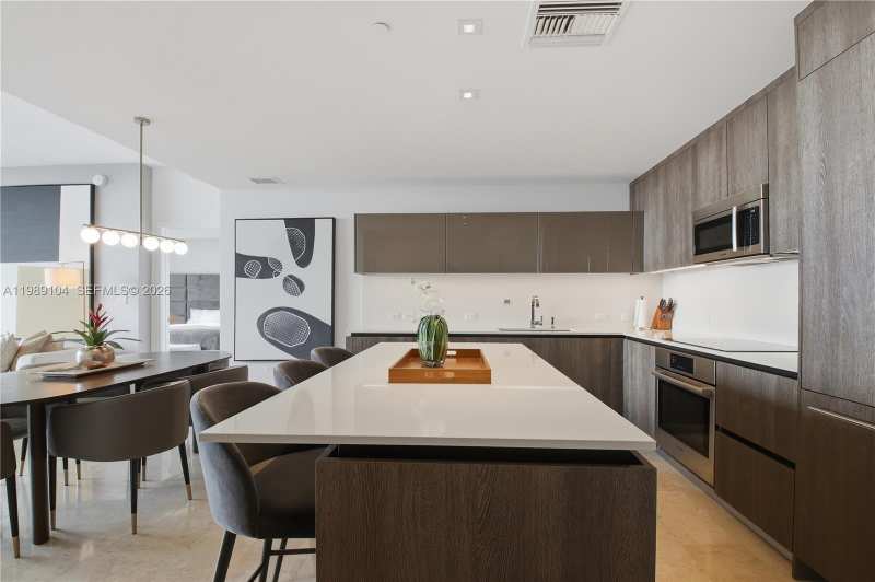 88 SW 7th St # 2404, Miami FL 33130