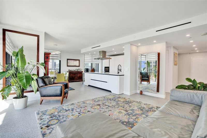 520 Brickell Key Dr # A1015, Miami FL 33131