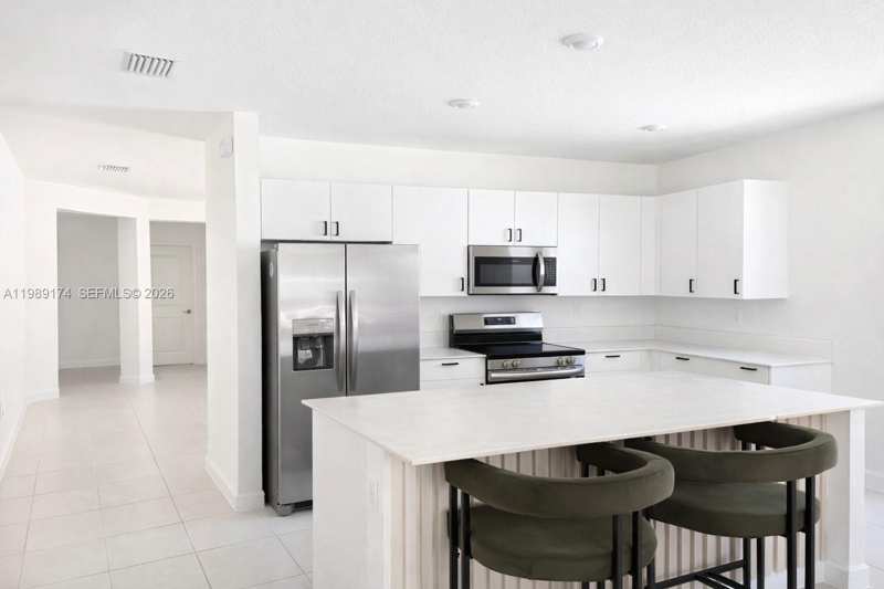 2402 SE 30th St, Homestead FL 33035