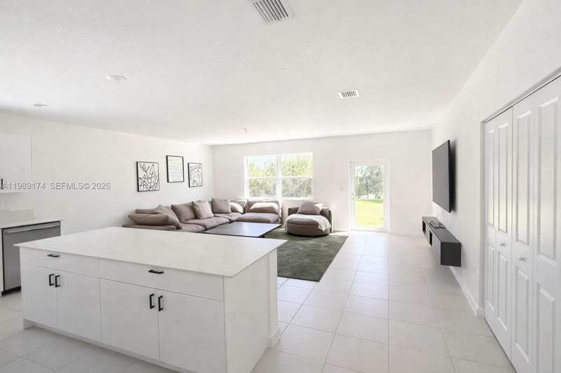 2402 SE 30th St, Homestead FL 33035