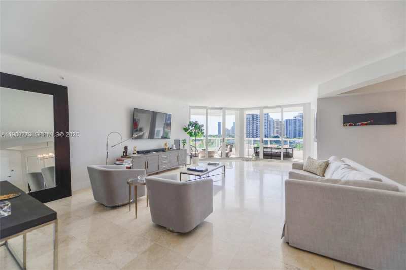 21050 Point Pl # 702, Aventura FL 33180