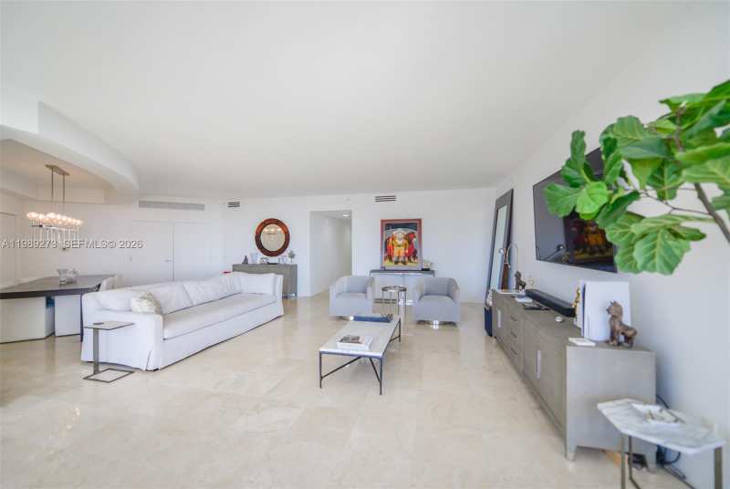21050 Point Pl # 702, Aventura FL 33180