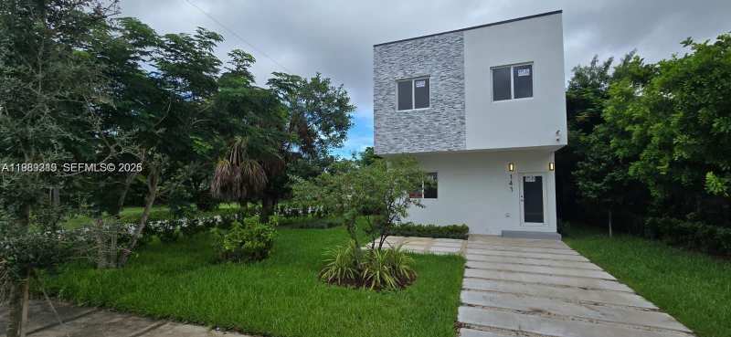 141 NW 11th St, Pompano Beach FL 33060
