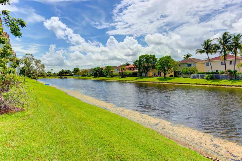3061 Laurel Ridge Circle, Riviera Beach FL 33404