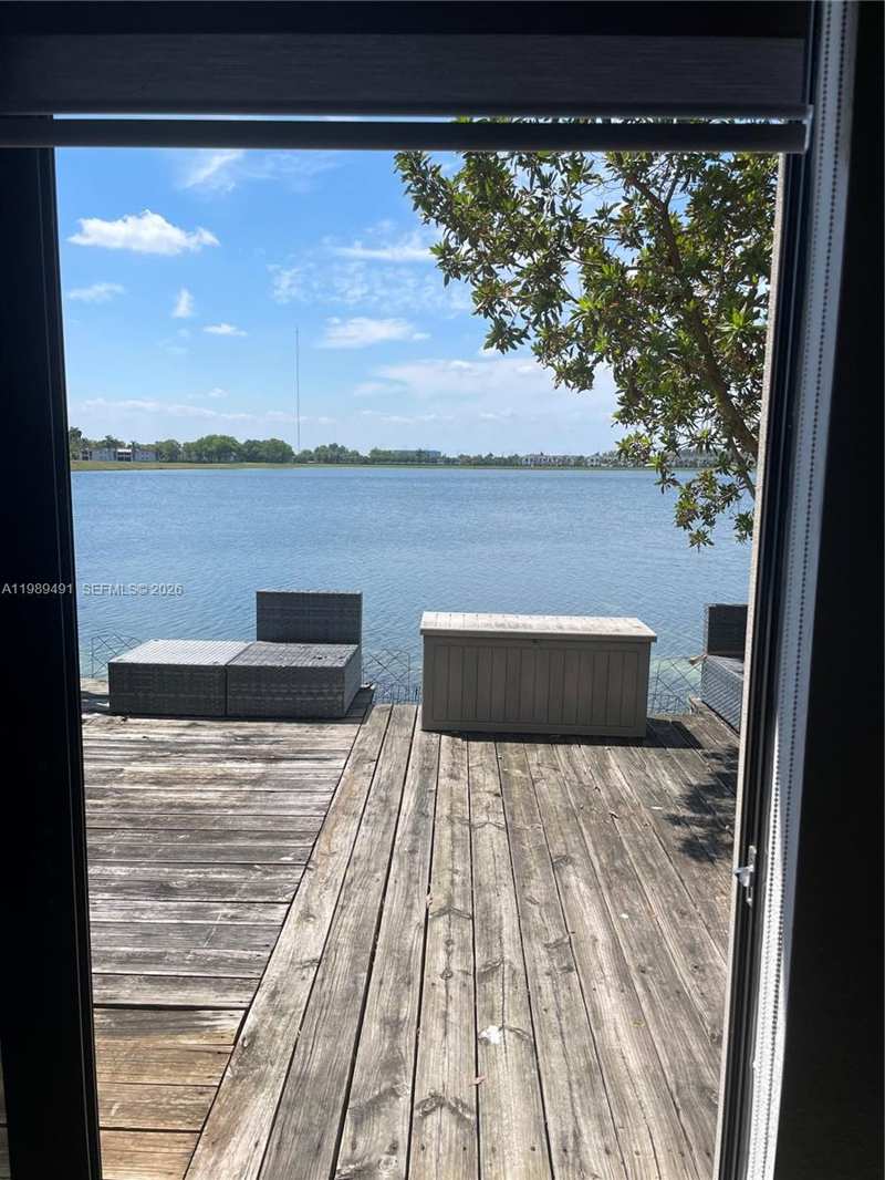20548 NE 5th Pl, Miami FL 33179