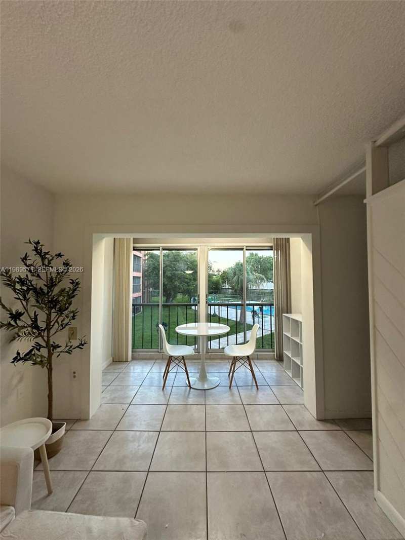 9405 W Flagler St # D204, Miami FL 33174