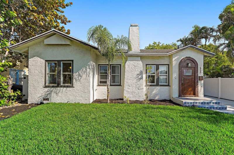 423 Avenida Alegre, West Palm Beach FL 33405