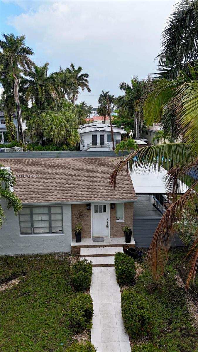 715 Hollywood Blvd, Hollywood FL 33019