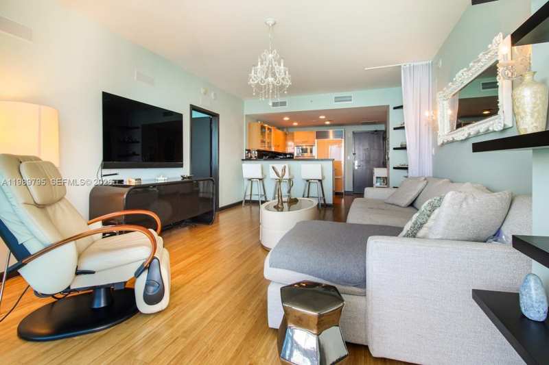 6799 Collins Ave, Miami Beach FL 33141