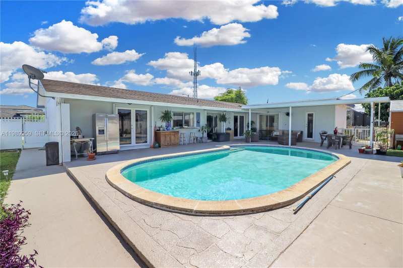 10941 SW 180th St, Miami FL 33157
