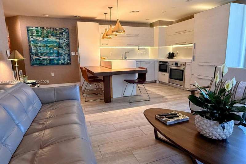 45 SW 9th St # 1401, Miami FL 33130