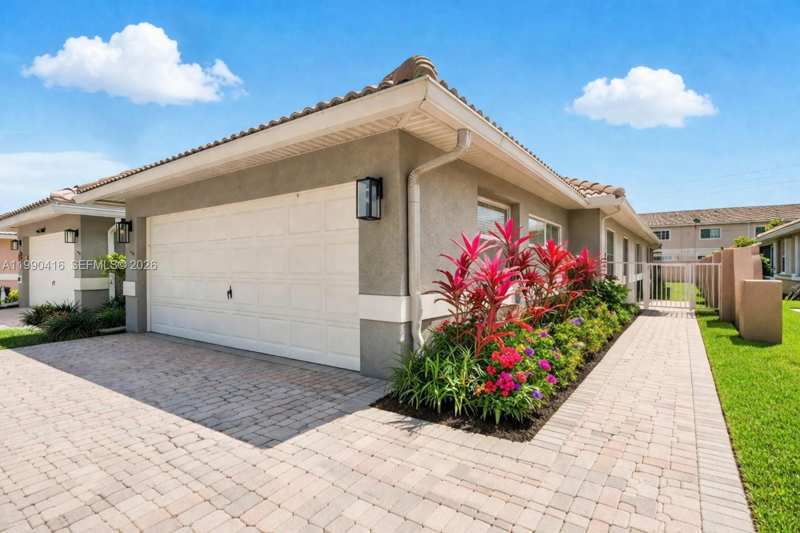5477 Grande Palm Cir, Delray Beach FL 33484