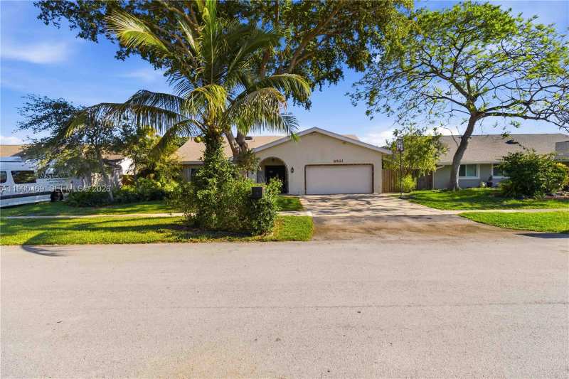 9521 NW 31st Pl, Sunrise FL 33351