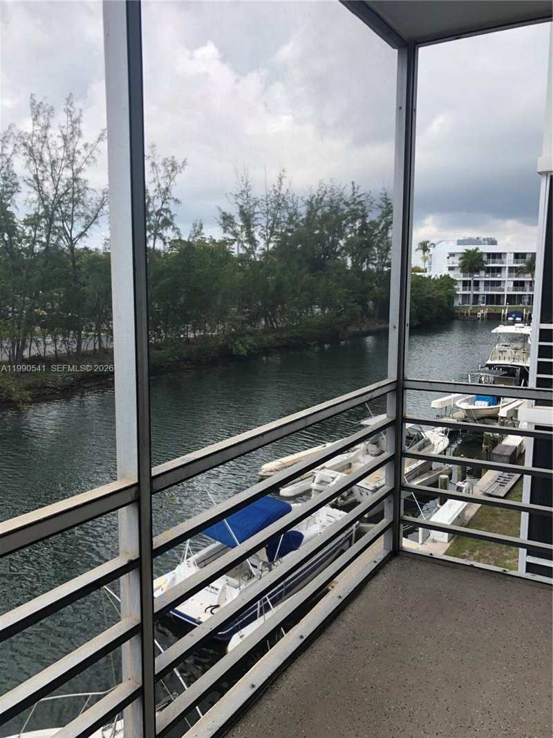 3660 NE 166th St # 305, North Miami Beach FL 33160