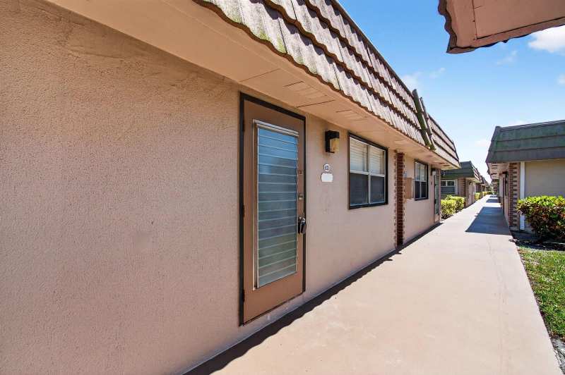 225 Seville Boulevard # J, Delray Beach FL 33446