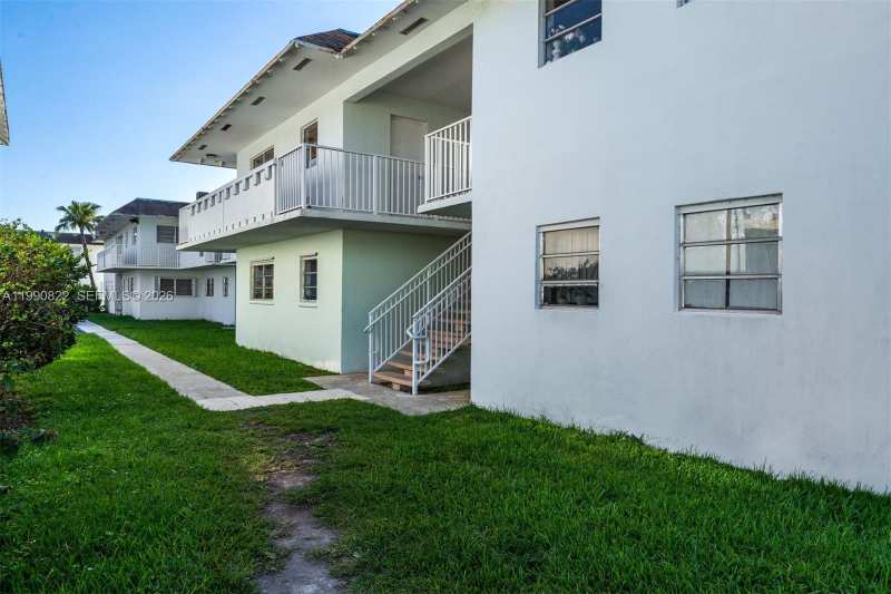 7670 SW 82nd St # H117, Miami FL 33143