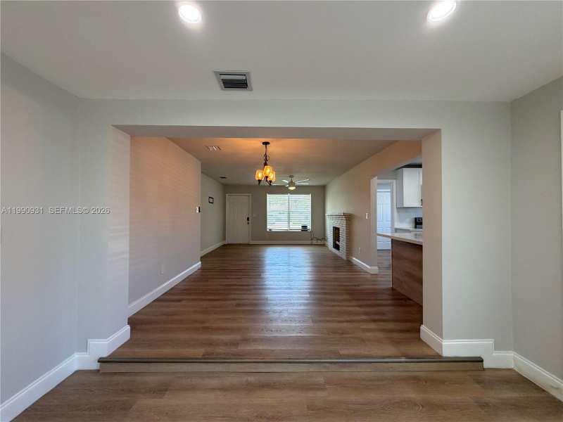 7571 Eaton St, Hollywood FL 33024