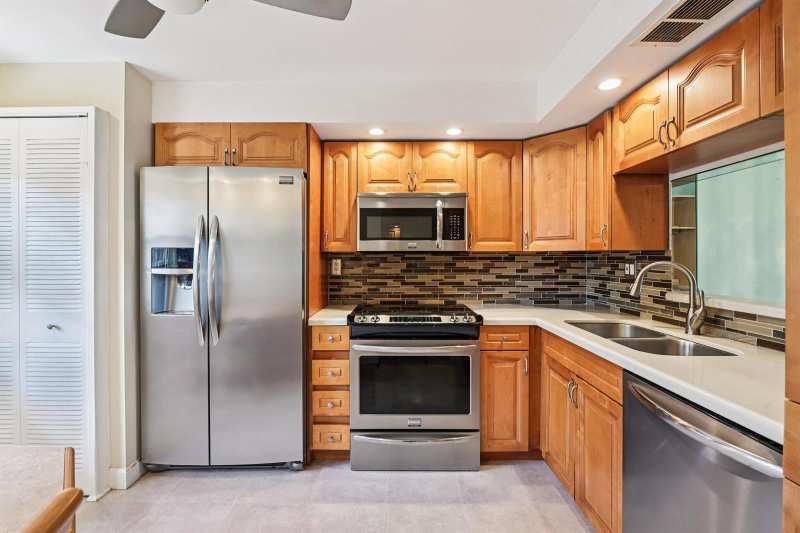 1101 Colony Point Circle # 404, Pembroke Pines FL 33026