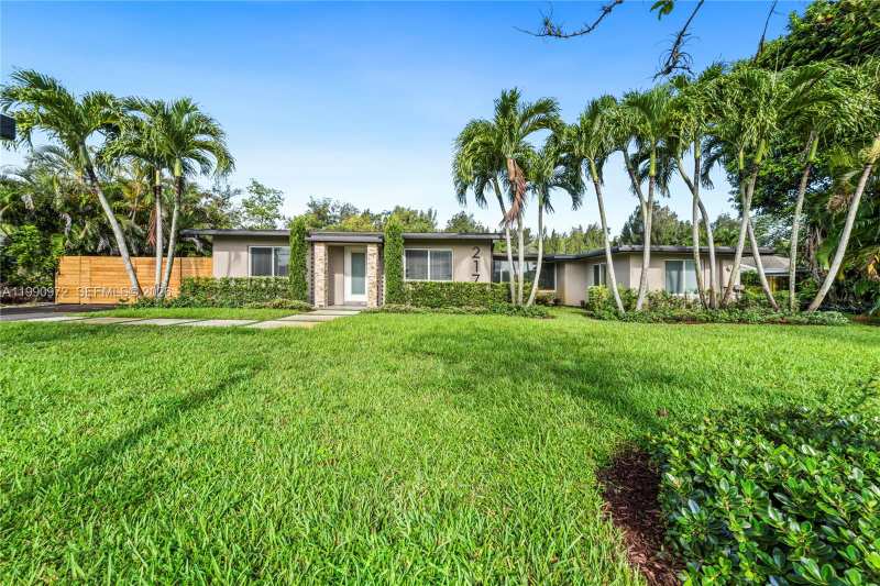 217 E Acre Dr, Plantation FL 33317