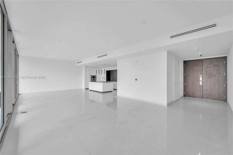300 Biscayne Boulevard Way # 1902E, Miami FL 33131