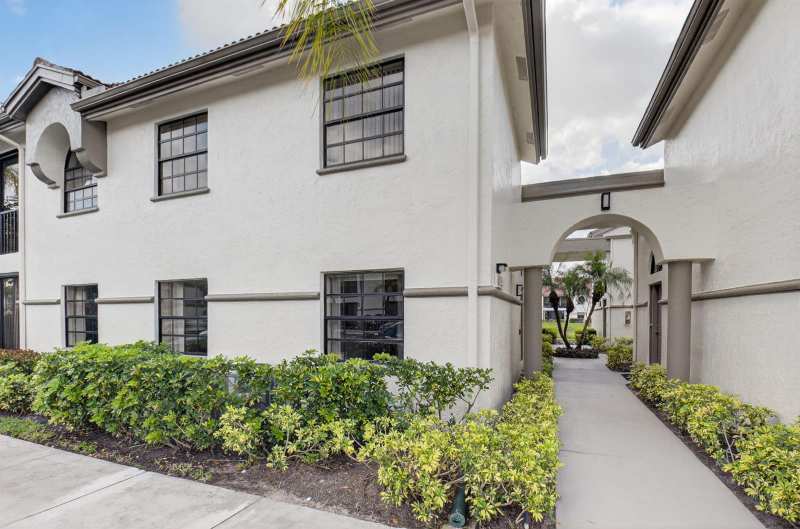5226 Europa Drive # H, Boynton Beach FL 33437