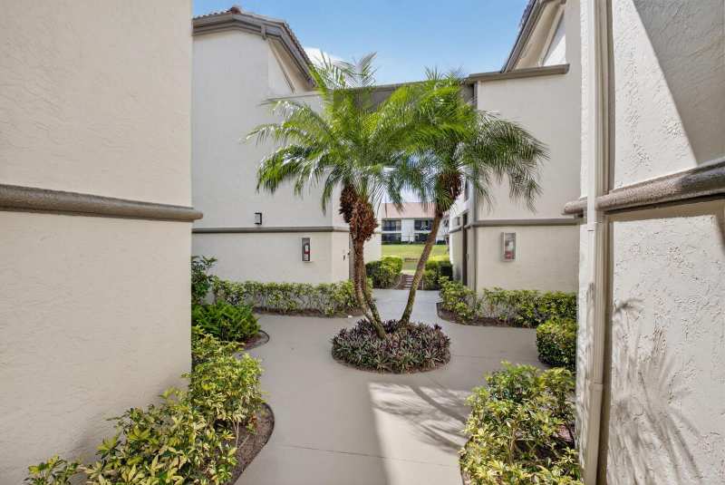 5226 Europa Drive # H, Boynton Beach FL 33437