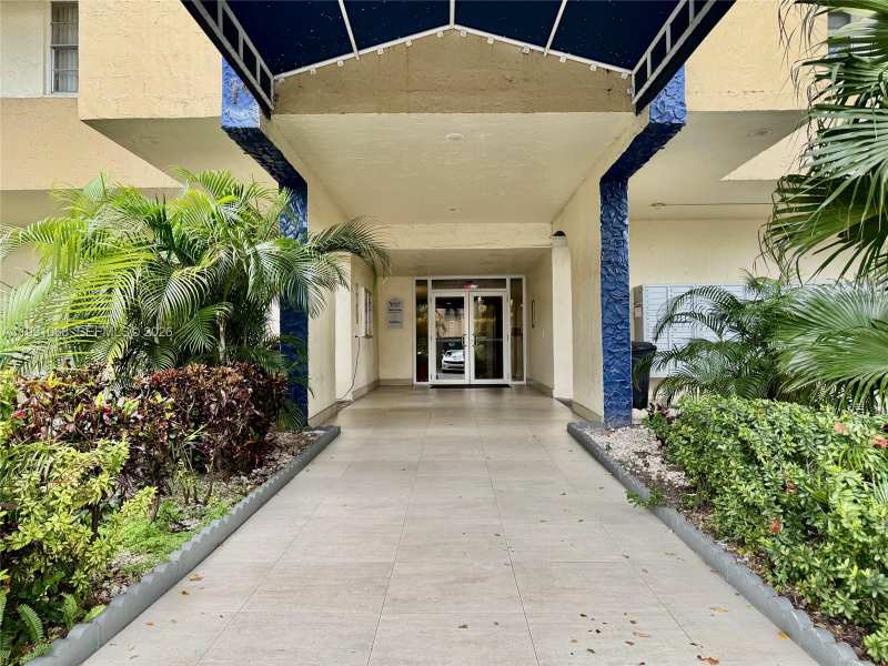 4550 NW 9th St # 414E, Miami FL 33126