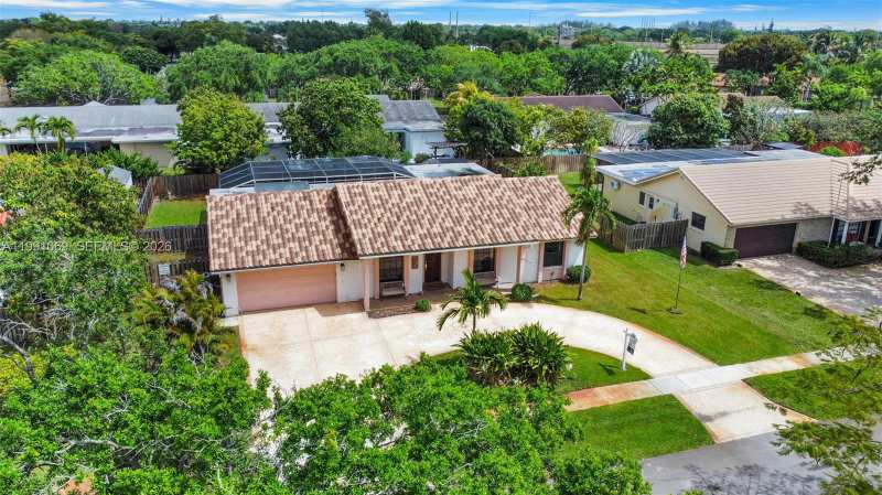 5171 SW 20th St, Plantation FL 33317