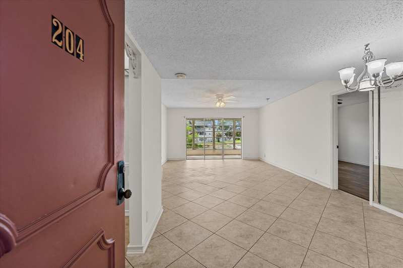 719 Lori Drive # 204, Palm Springs FL 33461