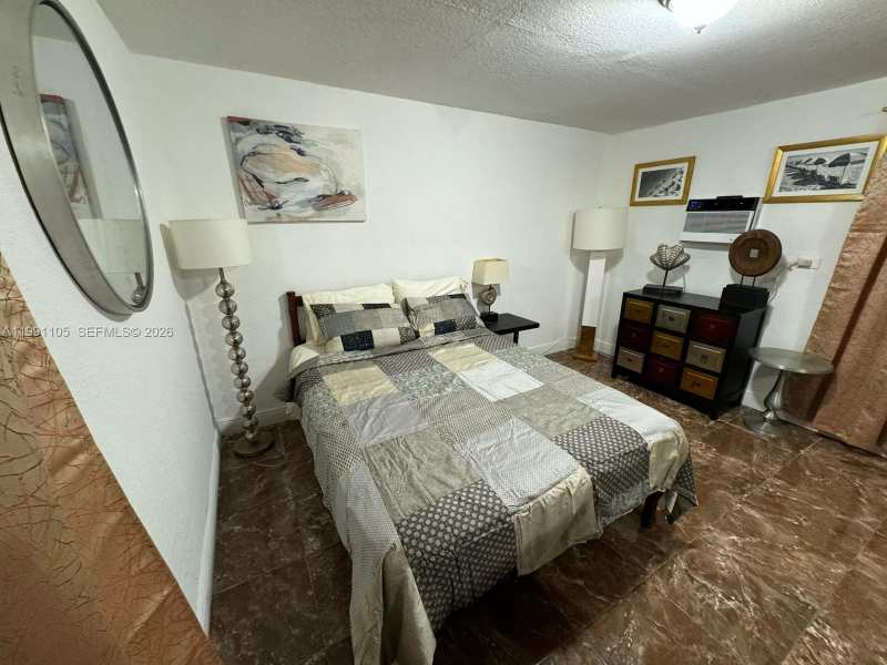 1086 NW 110th St # 3, Miami FL 33168