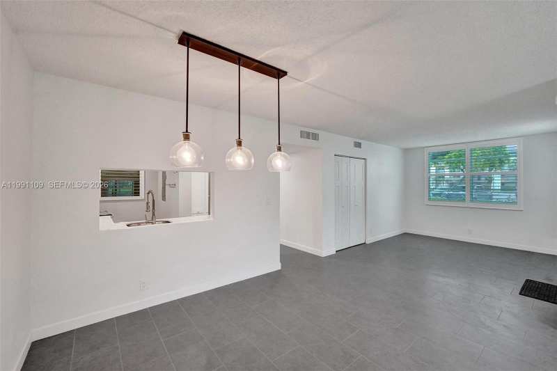 9330 Lagoon Pl # 109, Davie FL 33324