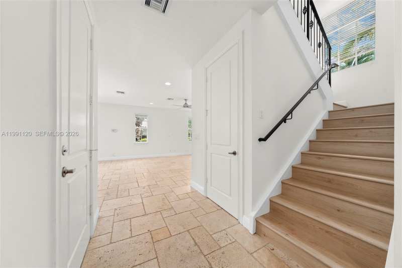 1117 NE 18th Ave # 2, Fort Lauderdale FL 33304
