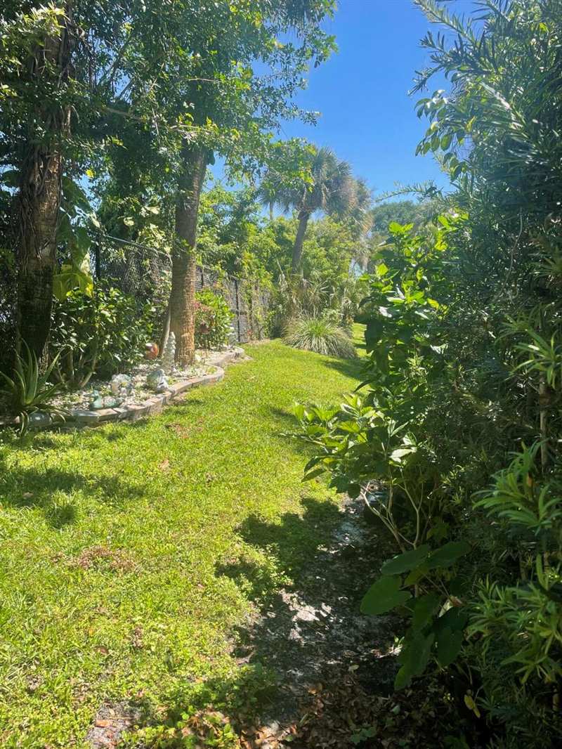 804 Summit Lake Drive, West Palm Beach FL 33406