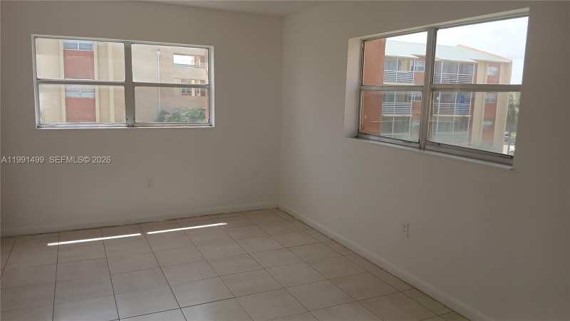 3610 NW 21st St # 313, Lauderdale Lakes FL 33311