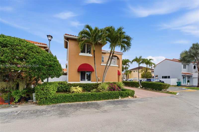 8657 NW 2nd St, Miami FL 33126