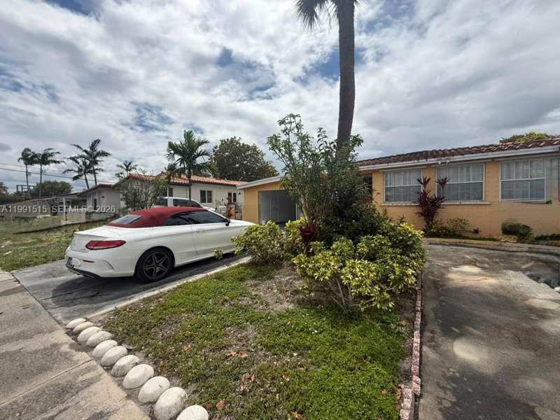 4470 W 1st Ave, Hialeah FL 33012