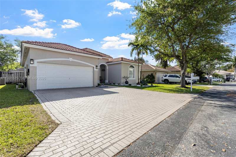 695 SE 30th Dr, Homestead FL 33033