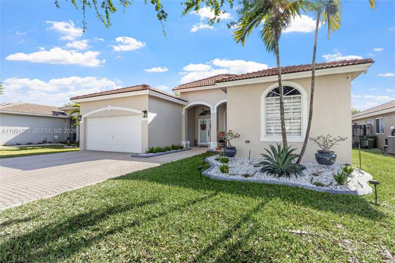 695 SE 30th Dr, Homestead FL 33033