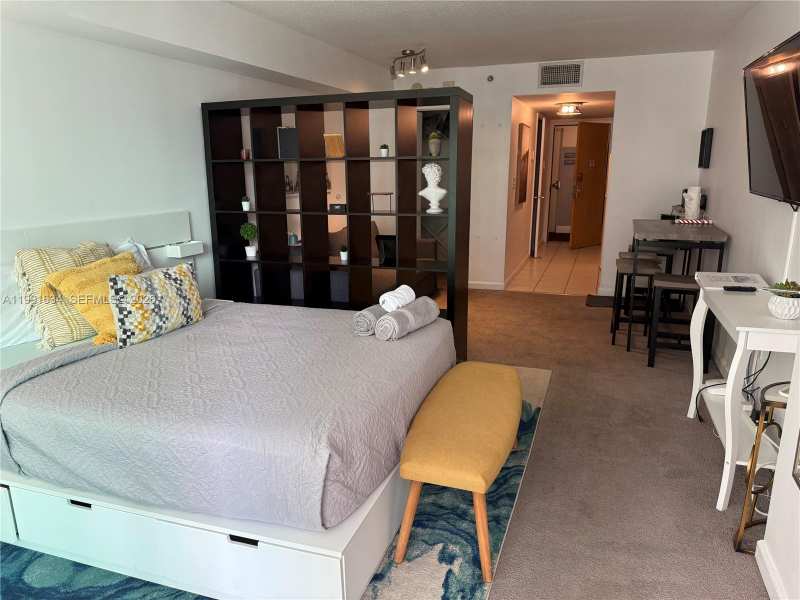 1200 Brickell Bay Dr # 2216, Miami FL 33131