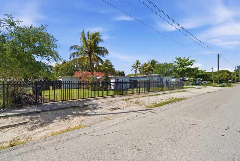 60 NW 128th St, North Miami FL 33168