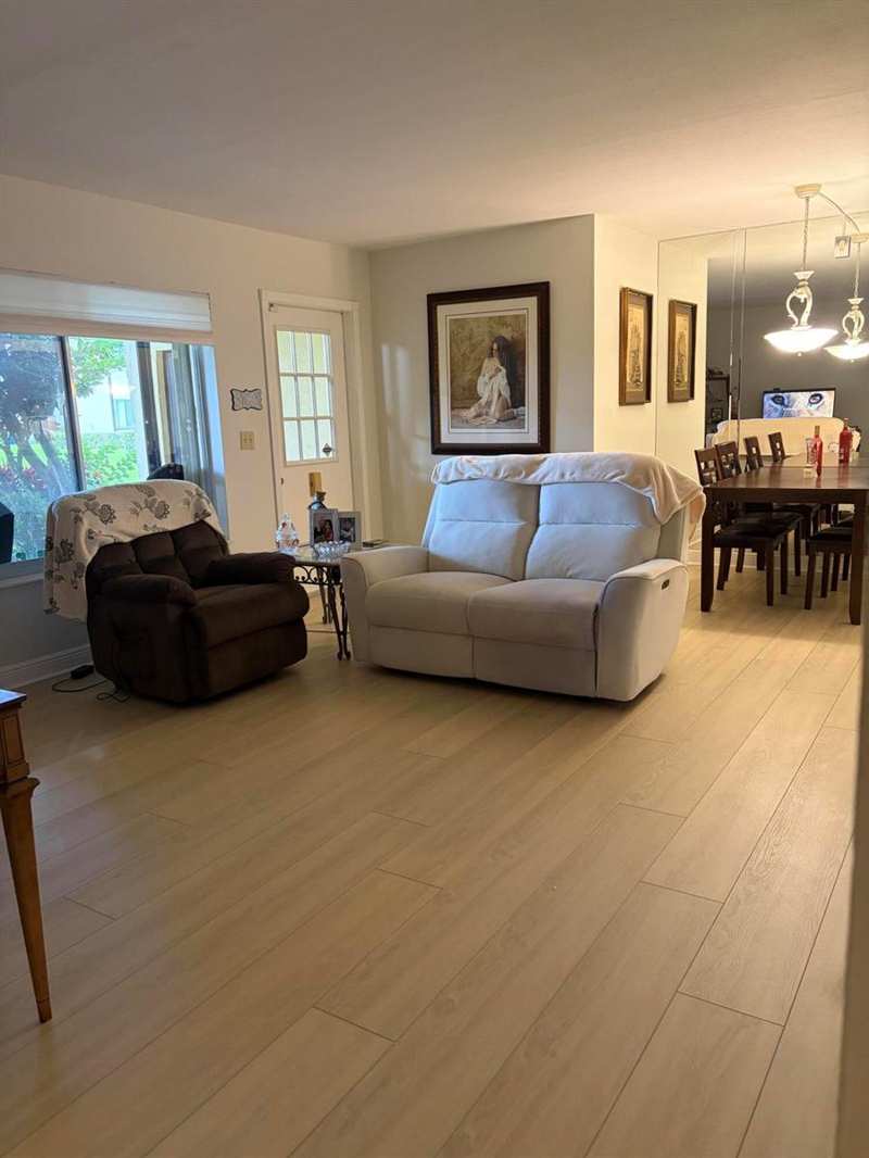 440 Pine Glen Lane # 1, FL 33463