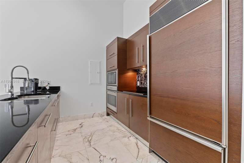 475 Brickell Ave # 2209, Miami FL 33131