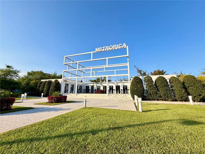 2000 metropica way # 2208, Sunrise FL 33323