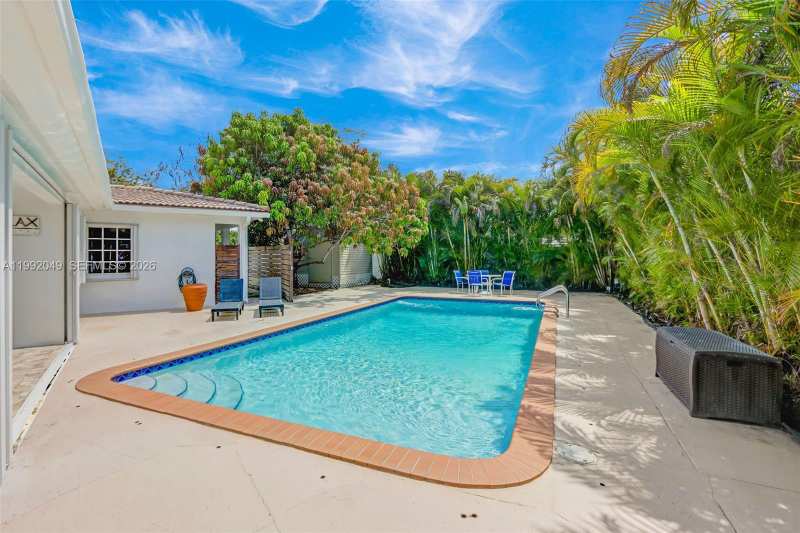 6810 SW 51 St., Miami FL 33155