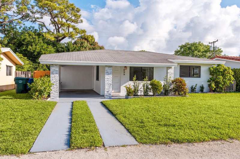699 NE 40th Street, Oakland Park FL 33334