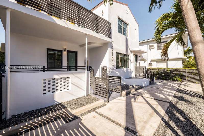 7910 Byron Ave # 3, Miami Beach FL 33141