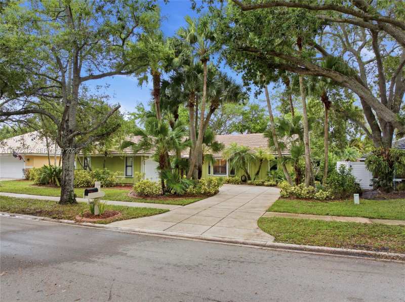 18546 Lake Bend Dr, Jupiter FL 33458