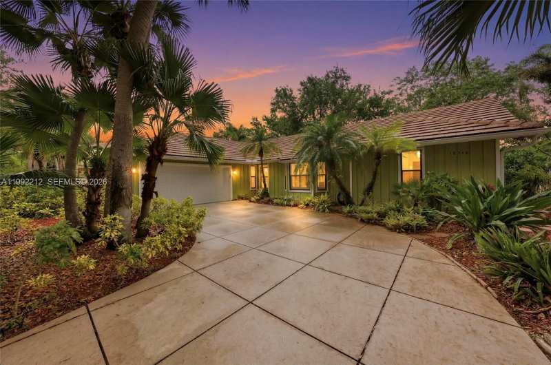 18546 Lake Bend Dr, Jupiter FL 33458