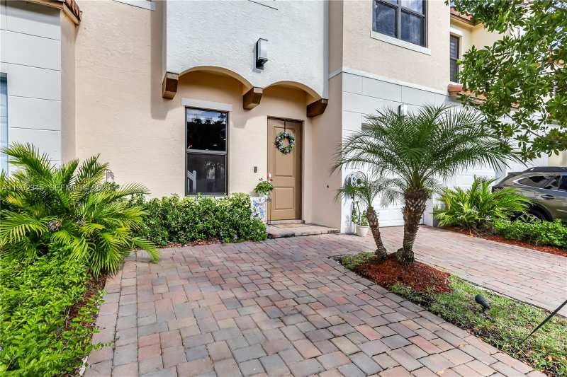 20921 NW 1st Ct, Pembroke Pines FL 33029